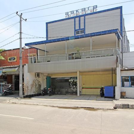 Hotel RedDoorz near UNS Solo Exterior foto