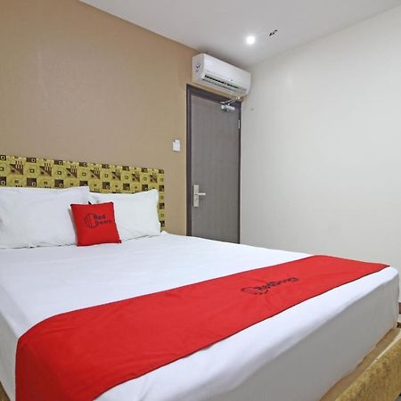 Hotel RedDoorz near UNS Solo Exterior foto