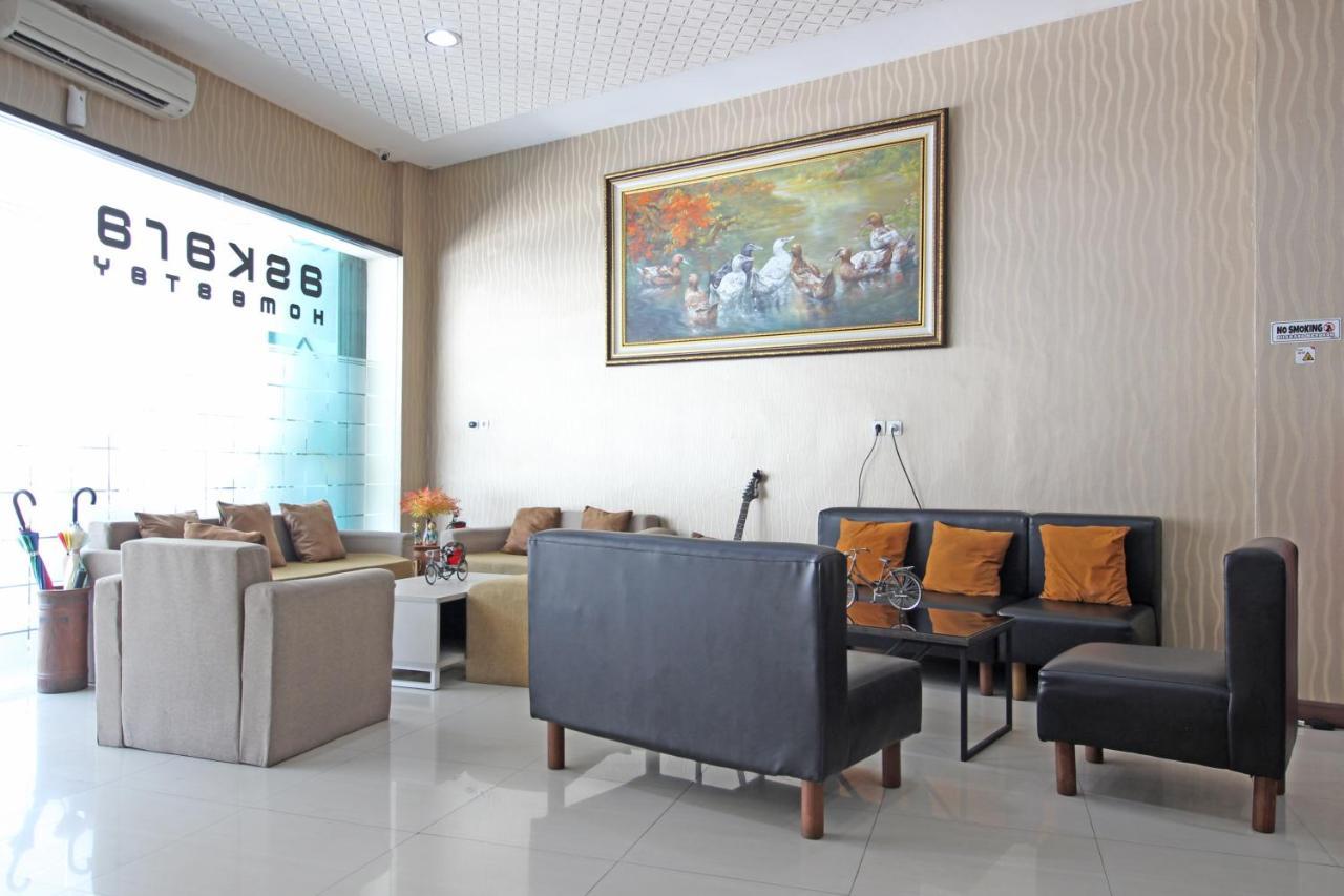 Hotel RedDoorz near UNS Solo Exterior foto