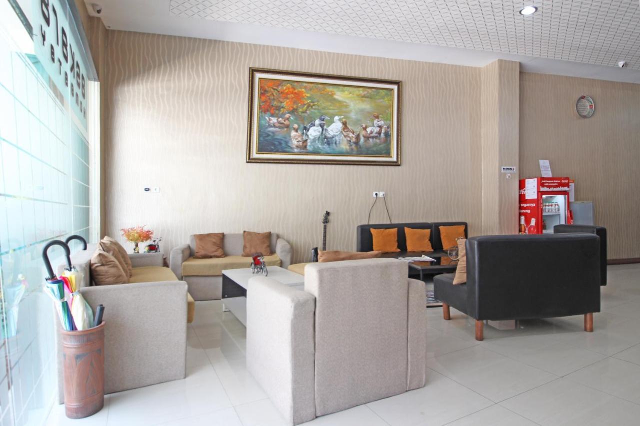 Hotel RedDoorz near UNS Solo Exterior foto