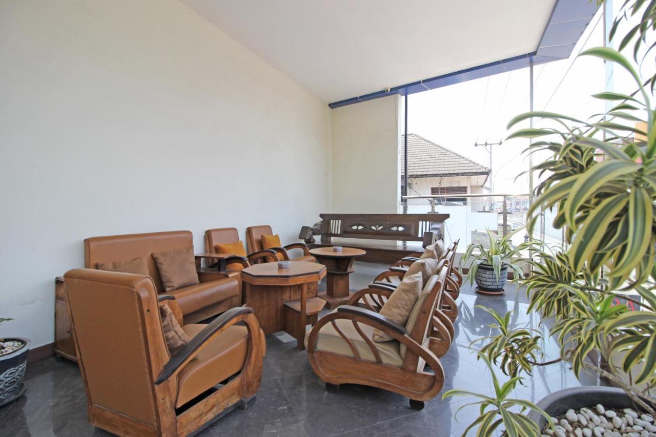 Hotel RedDoorz near UNS Solo Exterior foto
