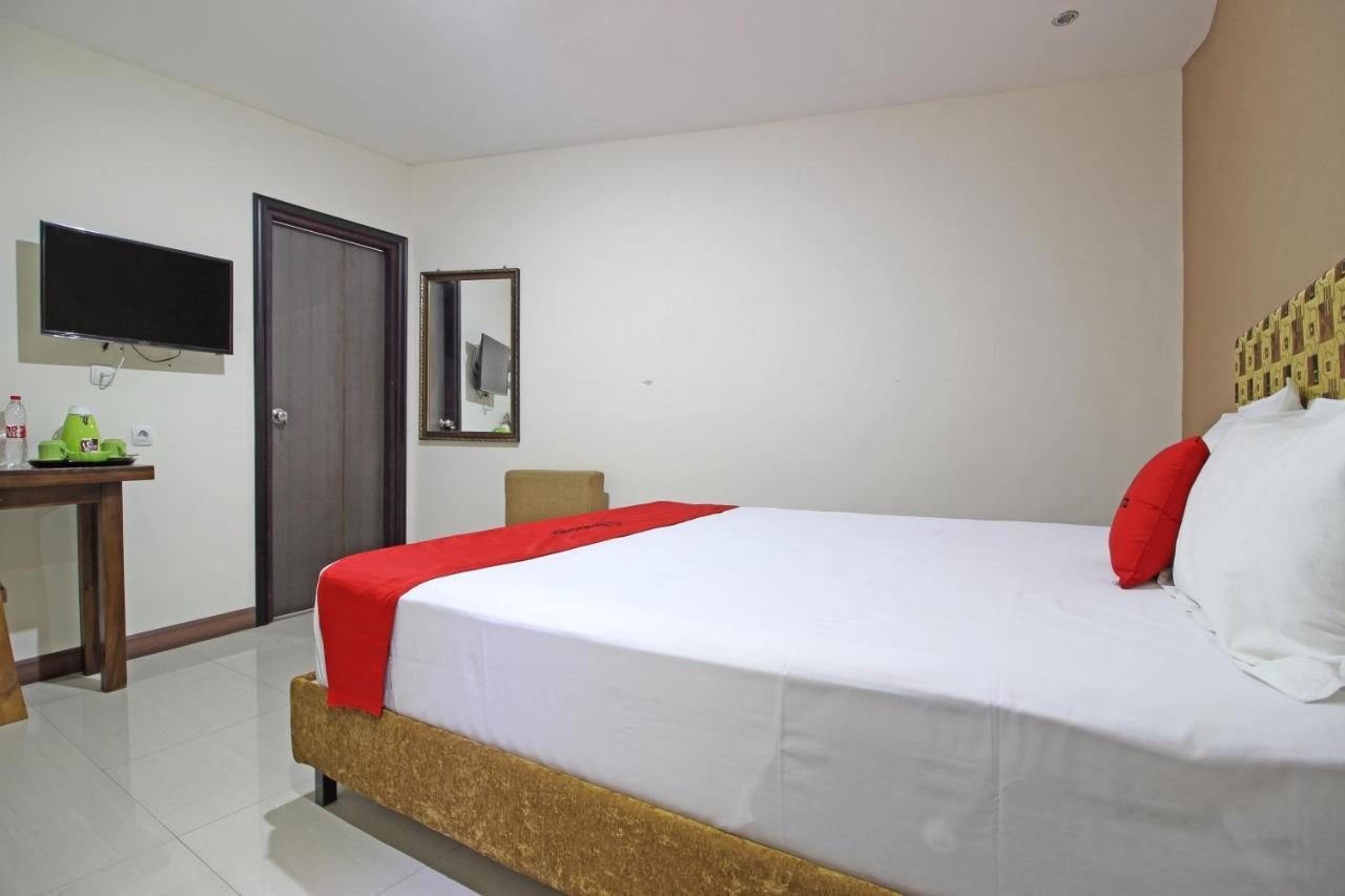 Hotel RedDoorz near UNS Solo Exterior foto